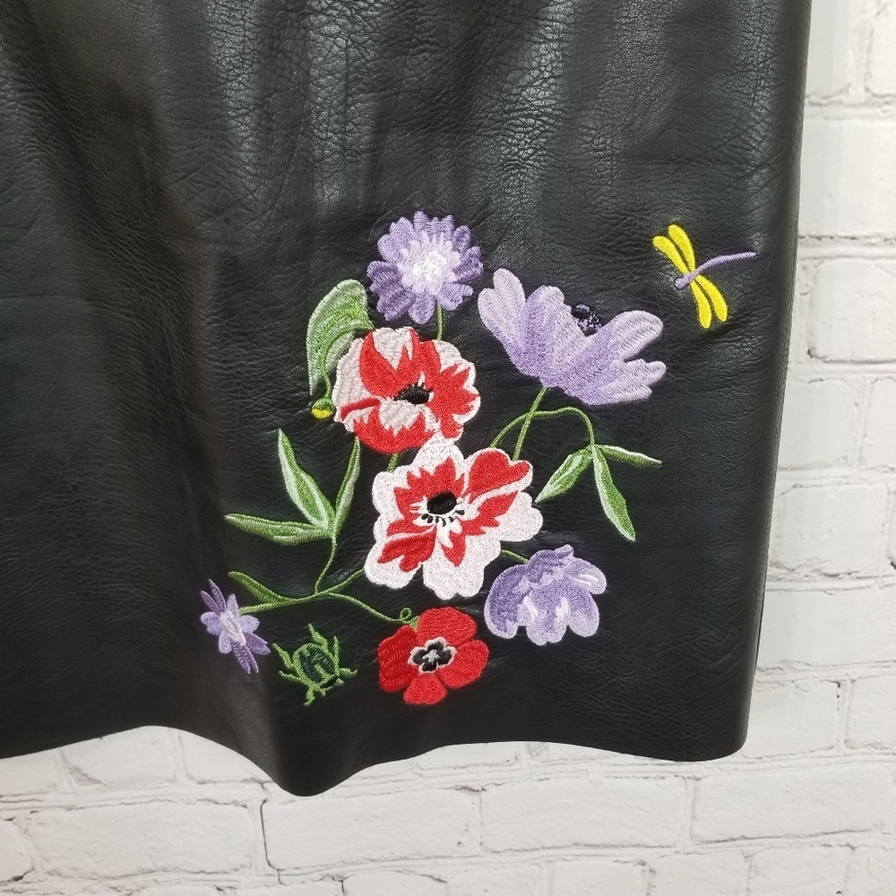 H&M Embroidered Black Faux leather skirt size 4 - Picture 4 of 6